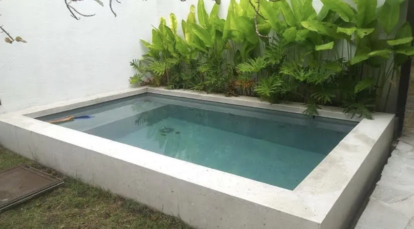 Piscina compacta em concreto